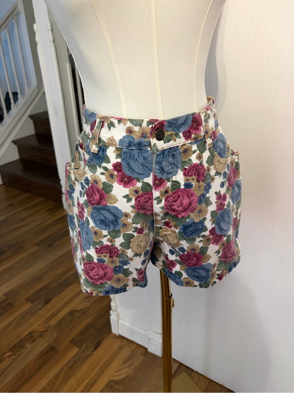 American Vintage Floral High-Waist Shorts - White, Pink, Blue, Tan, Small